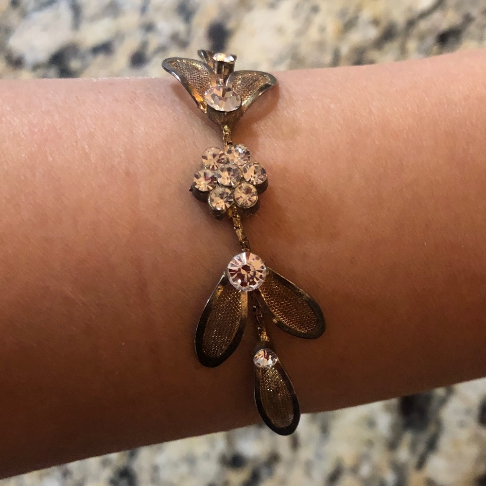 🔥5/$50🔥Silver Metal Mesh Flower Leaves Bracelet with Rhinestones